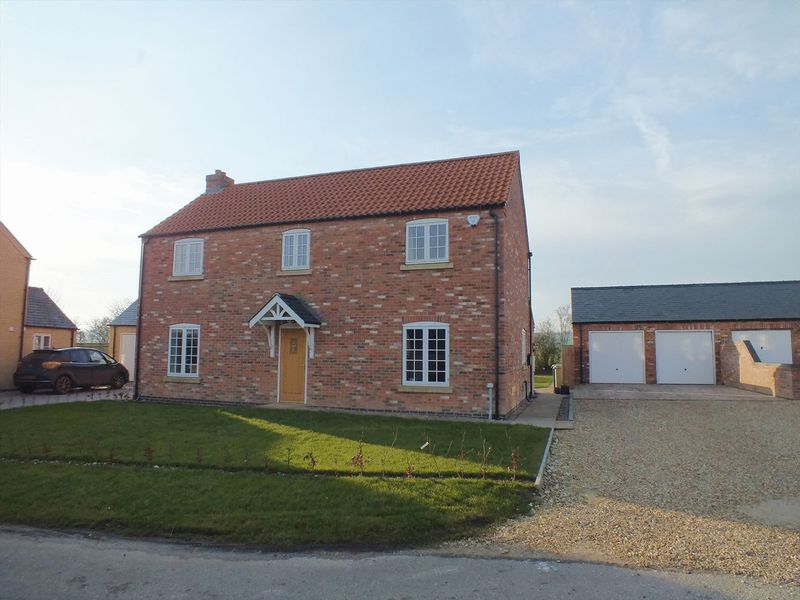 8 Kings Court, Old Bolingbroke